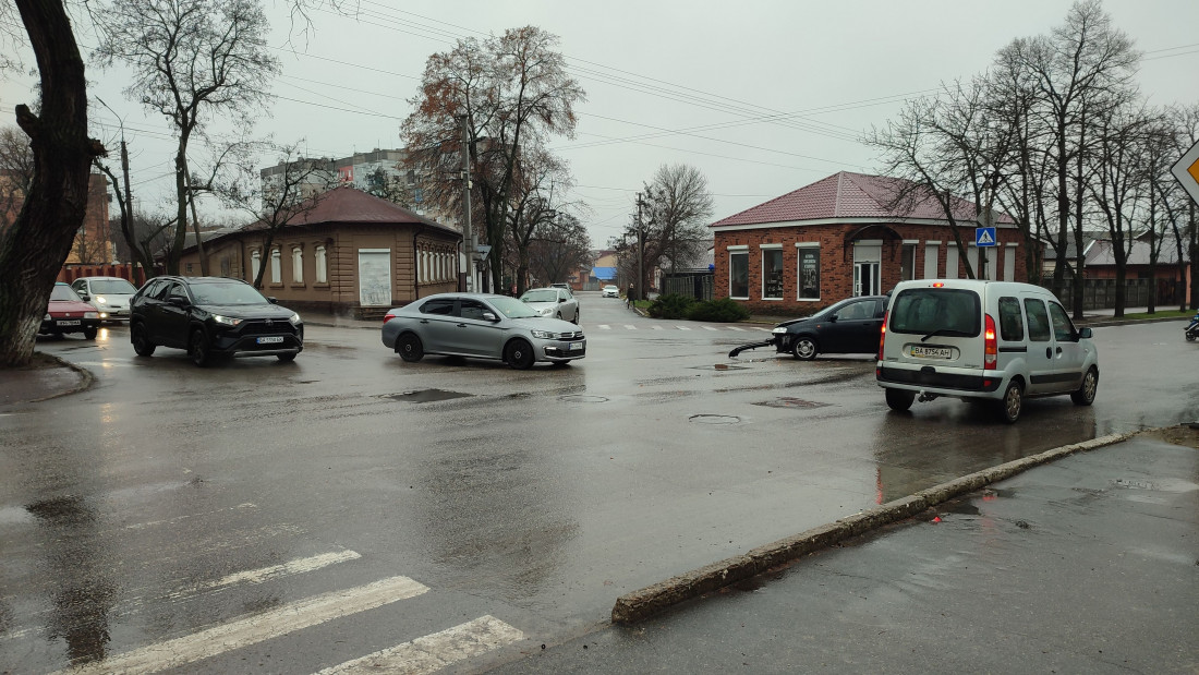 ДТП на перекрестке Братской и Дибровы
