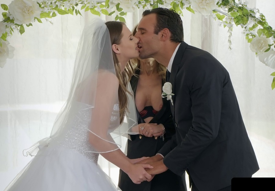 Jillian Janson, Nina Hartley - StepMom Help With First Wedding Sex [FullHD 1080p] - Private