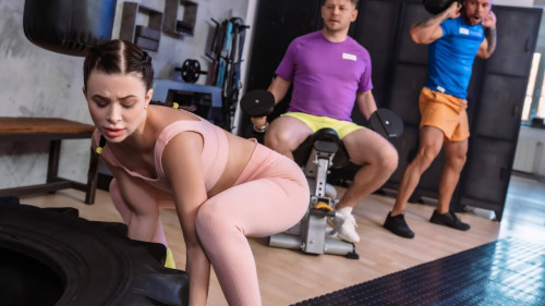 [FitnessRooms.com / SexyHub.com] Jenny Doll - Hardcore big dick threesome in gym (29.10.2022) [Threesome, All Sex]