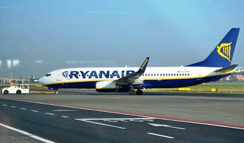 Boeing 737-800 'Ryanair' Walk Around