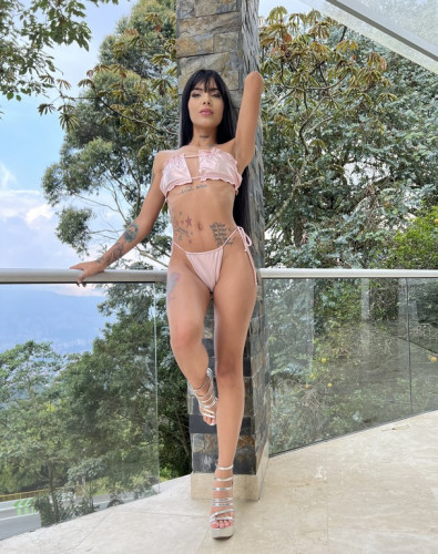 Daniela Garcia - Sexy teen colombian DANIELA GARCIA DAP 4on 1 (2023) SiteRip