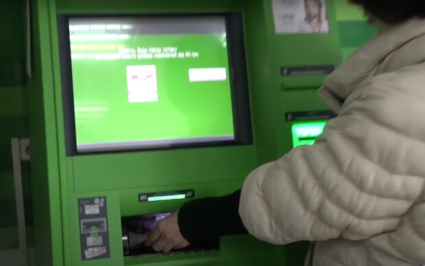 "Вкрали гроші": термінал ПриватБанку залишив українця без копійки за душею