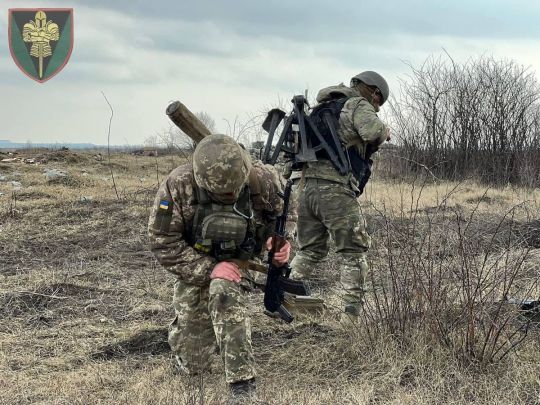 Українські захисники вразили 4 райони зосередження особового складу та два місця розгортання станцій РЕБ ворога, — Генштаб