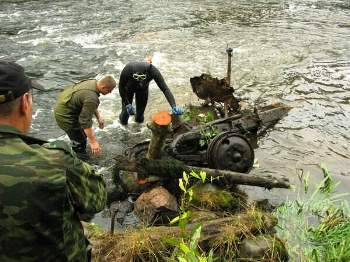Finding and extracting ZIS-6 (Russia, Pskov 2009) Photos