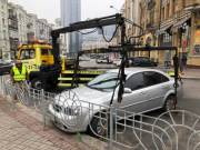 Киевлянам объяснили, эвакуируют ли авто во время воздушной тревоги