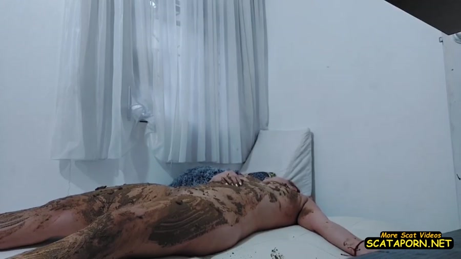 Sarathonson  Taking a nap covered in shit - actress scat: Amateurs (21 March 2023 / 303 MB)