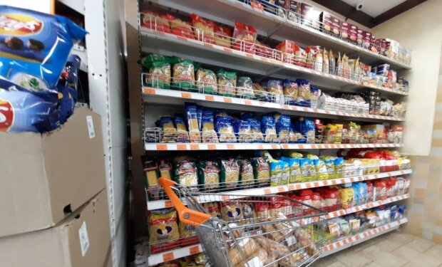 Одразу на 11 гривень: в українських супермаркетах підскочили ціни на рис, скільки доведеться викласти за кіло