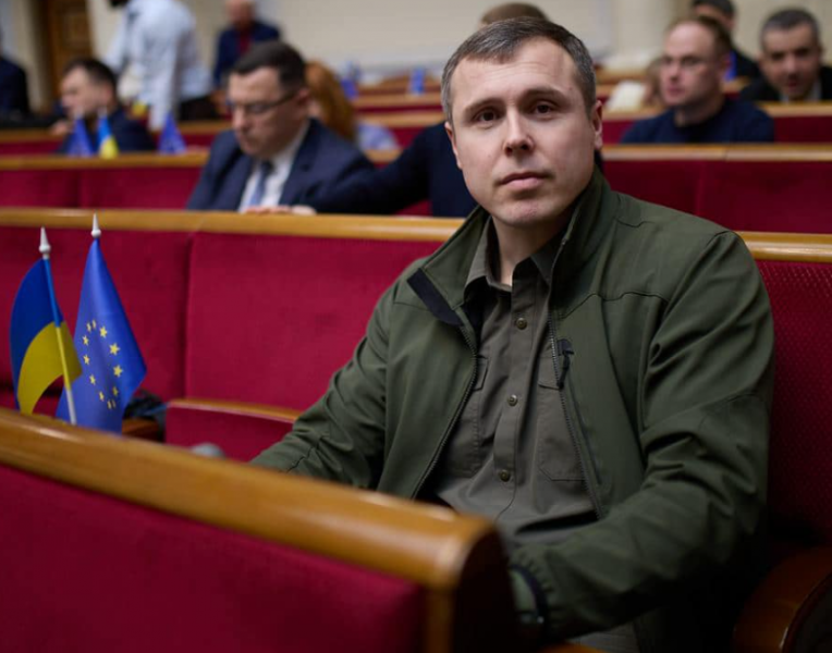 Військовослужбовці, які не мають вищої освіти, можуть отримати молодше офіцерське звання - Роман Костенко
