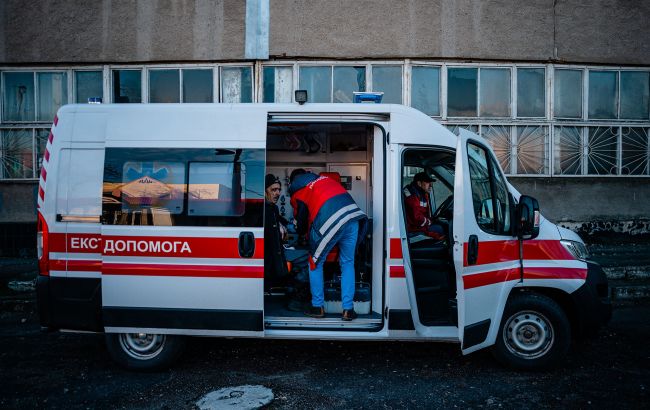 Россияне обстреляли пункт выдачи гуманитарной помощи в Херсоне, ранены