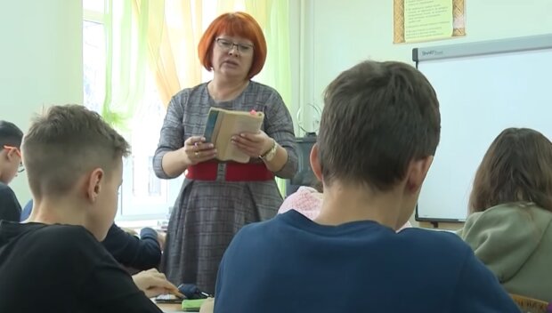 Школярі зіткнулися з "проблемами", навчаючись і в Україні, і в ЄС: вчителів там "не поважають"