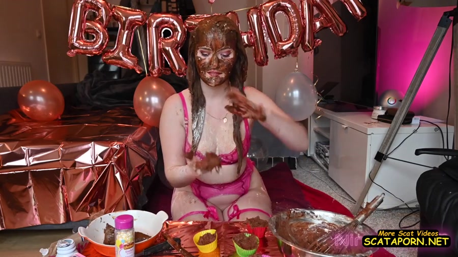 BIRTHDAY CAKE_ I eat a shitty cupcake ! - actress Amateurs (28 March 2023 / 1019 MB)