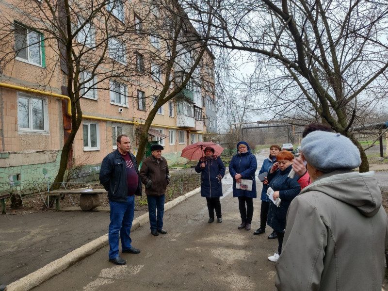 Сход граждан с заместителем главы администрации города