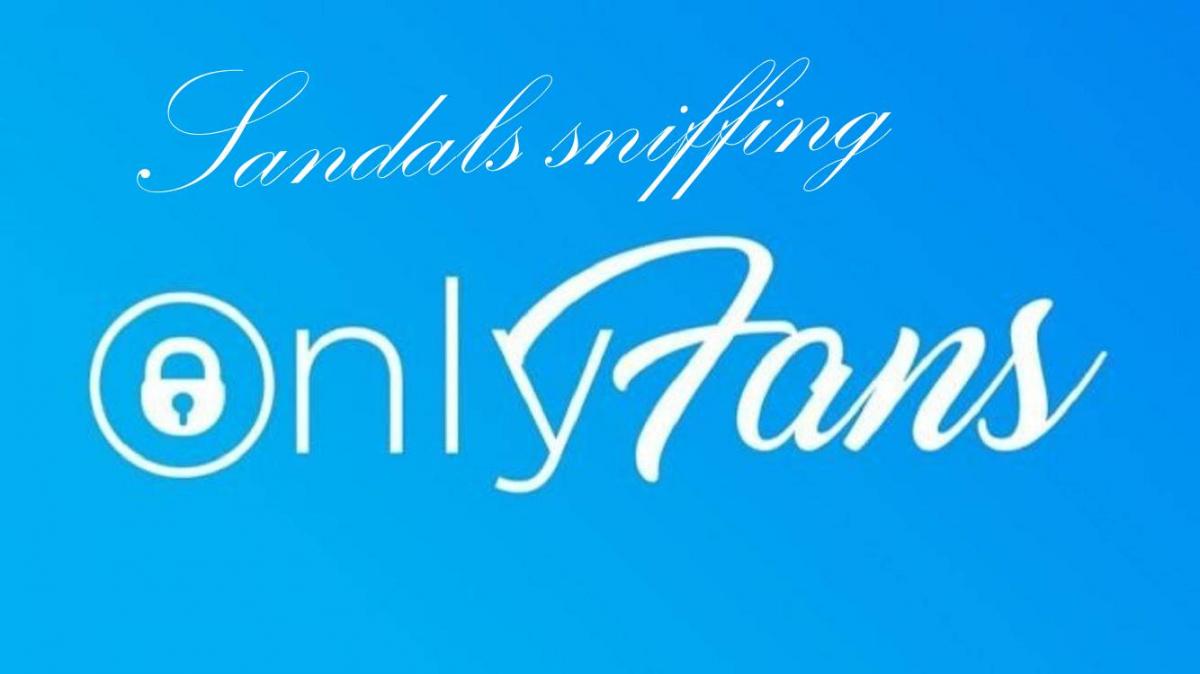 [onlyfans.com] Sandals sniffing (2 ролика) / Нюхание сандалей красивыми женщинами [2022 г., footfetish, 720p, HDRip]