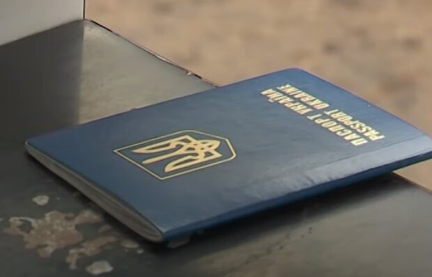 Чи потрібно змінювати документи, якщо перейменували вулицю: українці дізналися, кому треба бігти до паспортного столу