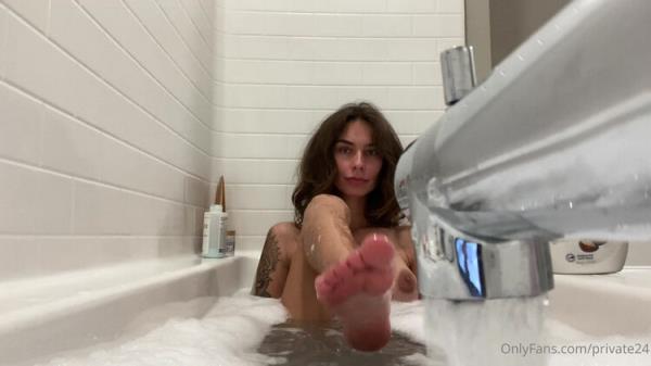 Julia Geltsman aka Flowerava -   For all my feet lovers [Onlyfans] (FullHD 1080p)