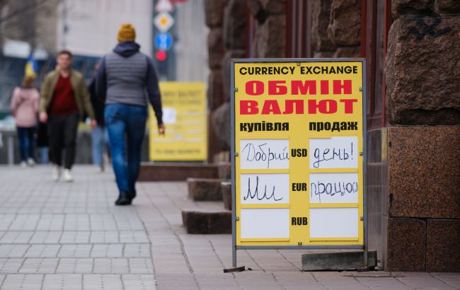 Курс доллара растет в начале недели: сколько стоит валюта в Украине 24 апреля