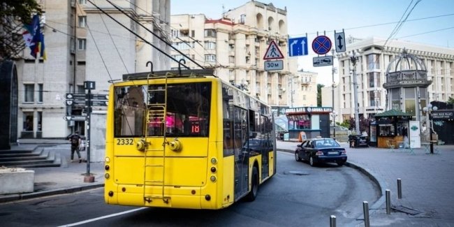 У Києві транспорт зупинятимуть біля найближчого укриття під час повітряної тривоги