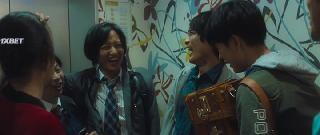 Оставаясь в сумерках (2021)