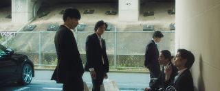 Оставаясь в сумерках (2021)