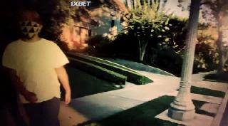 Он наблюдает (2022)