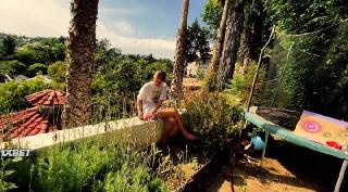 Он наблюдает (2022)