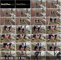Got2Pee - Unknown - Spraying-The-Steps (FullHD/1080p/92.8 MB)